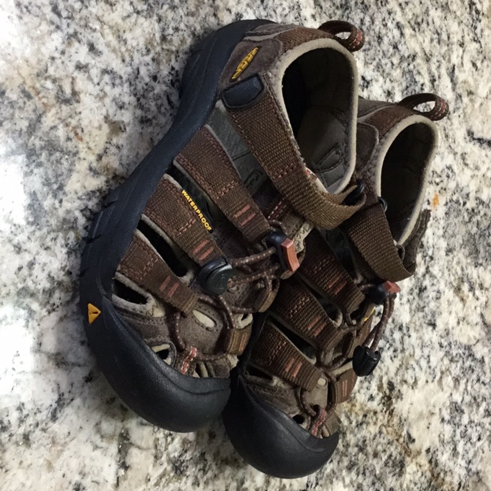 KEEN waterproof sandals kids sz 1